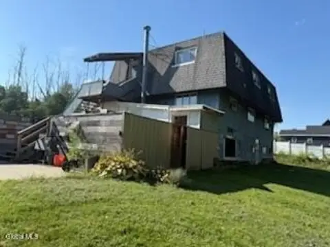 Spacious Triplex in Voorheesville, NY