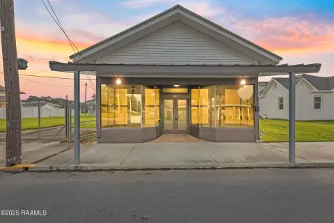 Downtown St. Martinville Commercial Building