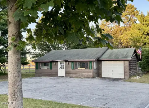 Versatile Saratoga Springs Commercial Building