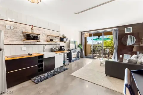 Remodeled Luna Towers Studio