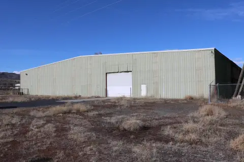 Industrial Building on 7.8 Acres
