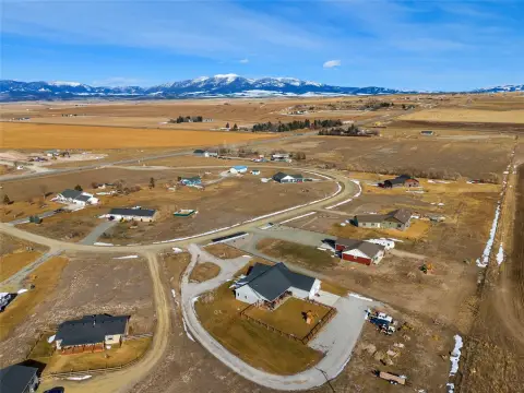 Picturesque Land in Lazy Acres