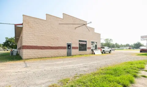 Three-Building Auto Shop Property