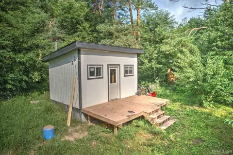 Cabin on Wooded Acreage