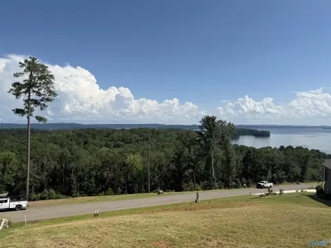 Lake Guntersville Lakeside Community Lot