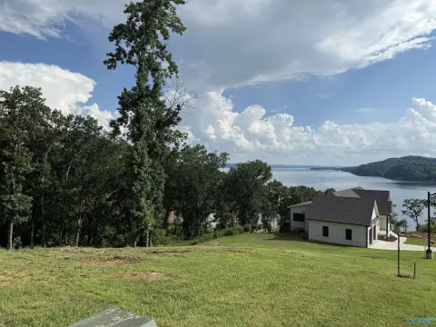 Lake Guntersville Lakeside Community Lot
