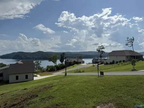 Lake Guntersville Lakeside Community Lot
