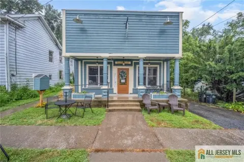 Restaurant/Coffee Shop with Outdoor Space