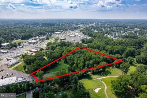 Commercial Land in West Deptford