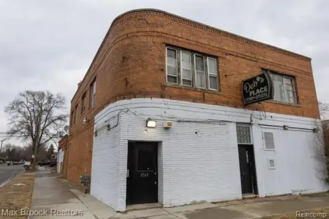 Established Detroit Bar with Apartments