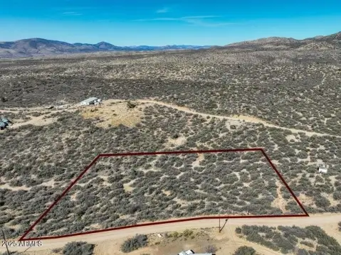 Kirkland Land with Mountain Views