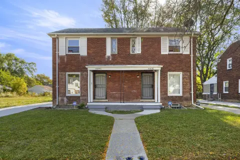 Renovated Duplex in Yorkshire Neighborhood