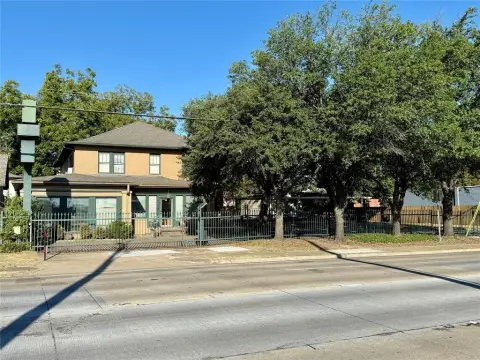 Downtown Terrell Commercial Building For Sale