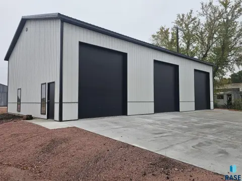 Two-Unit Flex Building
