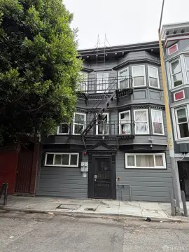 14-Unit Apartment Building