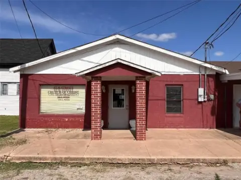 Well-Maintained Office Building in Coleman