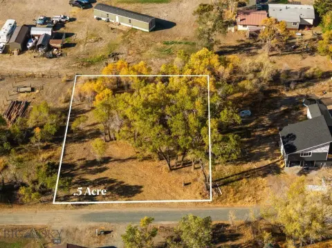 Serene Montana Land Near River