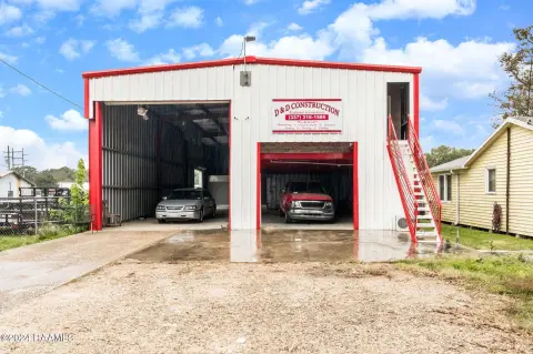 Versatile Property with Living Accommodations