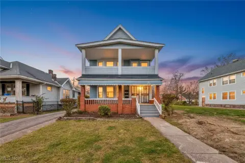 Renovated Triplex: Turnkey Investment Opportunity