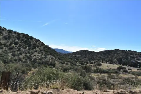 Land in San Fernando Mountains