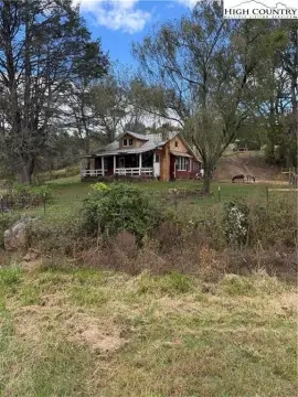 Bakersville Mountain Farmstead with Stream