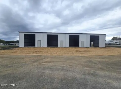Flex Space with Overhead Door