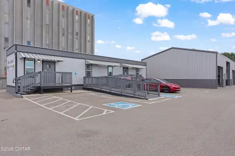 Used Car Dealership with Modular Office