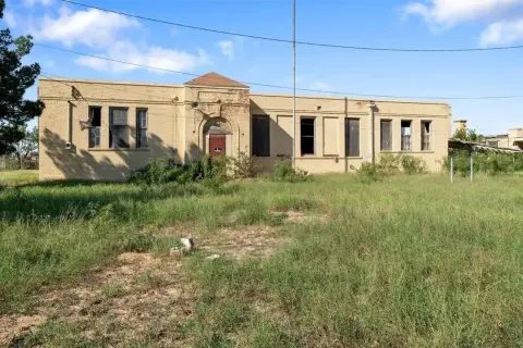 Versatile Commercial Property in Big Spring