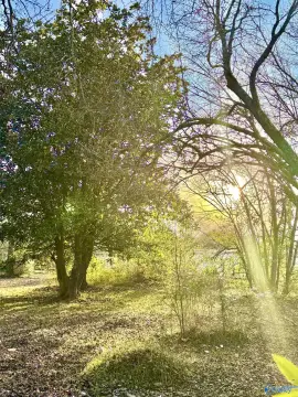 Centrally Located Level Lot