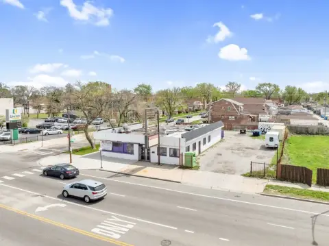 Restaurant Business Opportunity on Busy Street