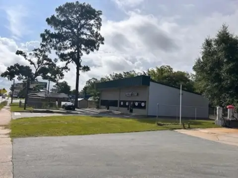 Versatile Commercial Space in Bainbridge