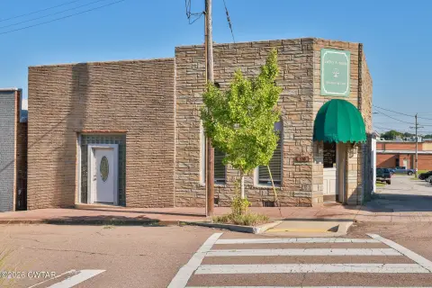Corner-Lot Office Building