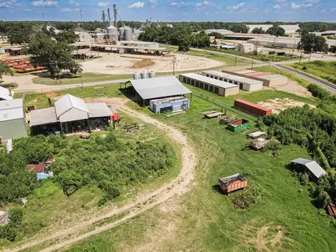 Bainbridge Commercial Property with Shops