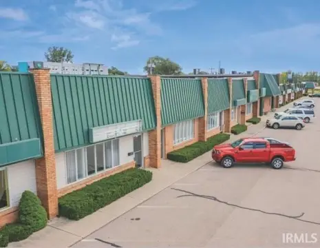 Versatile Retail/Office Space in Warsaw