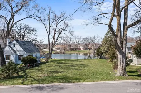Waterfront Lot in Round Lake