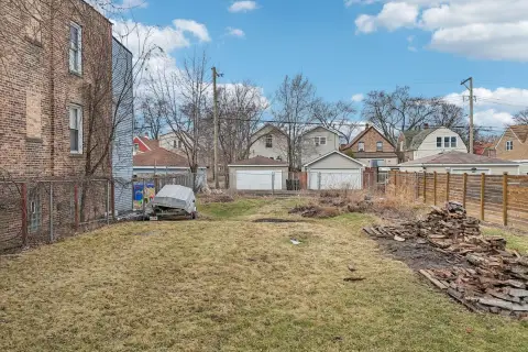Oversized Vacant Lot in Chicago