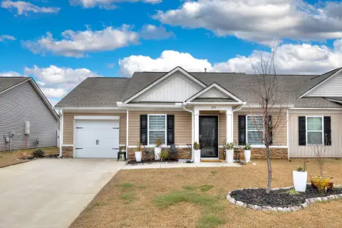 Spacious Duplex in Stillpointe Community