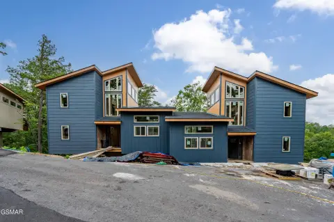 Contemporary Townhome Near Dollywood