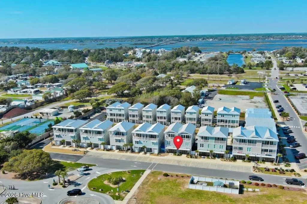 9004 Louise Ave, Emerald Isle, NC 28594