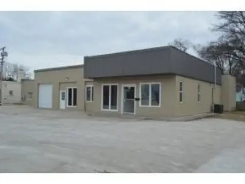 Retail Property with Overhead Doors