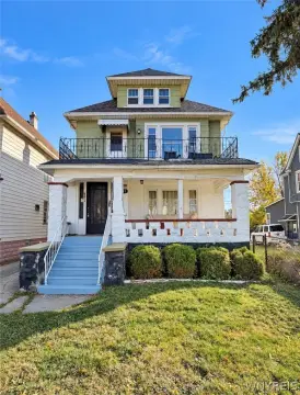 Duplex with Upper-Unit Balcony