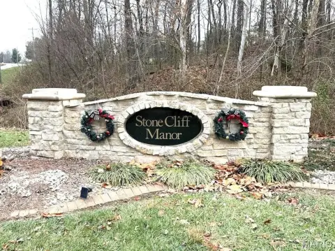 Residential Land in Stone Cliff