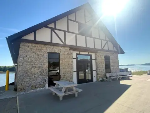 Riverfront Retail Space in Bellevue