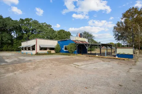 Restaurant on Hwy 69 For Sale