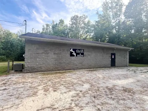 Affordable Commercial Building on Highway