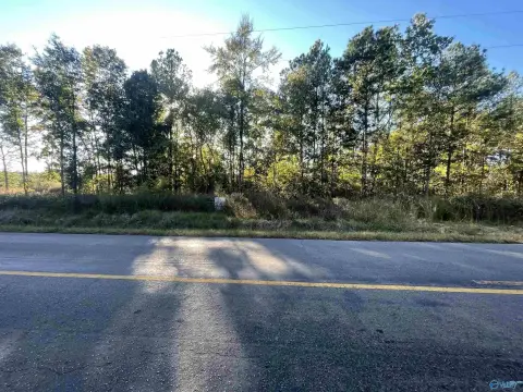 Unrestricted Acreage in Centre, Alabama