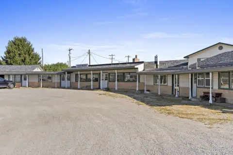 Eight-Unit Retail Center