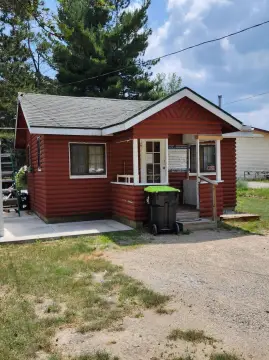 Rustic Cabin in St. Helen