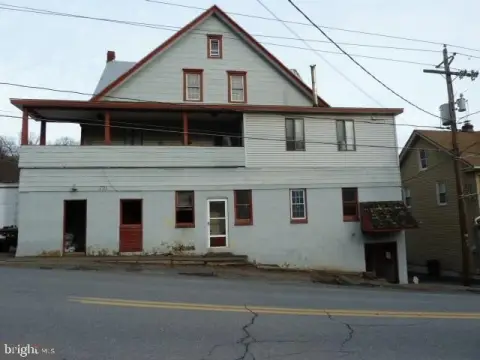 NUREMBERG Multifamily Property with Redevelopment Potential