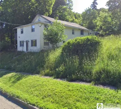 Duplex on a Private Corner Lot